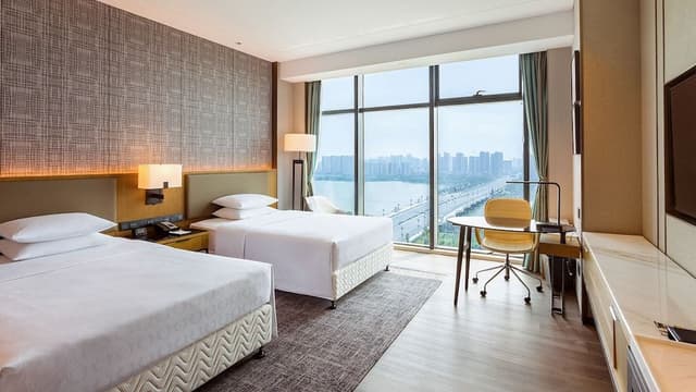 Deluxe Twin Room, 2 Double Beds, City View