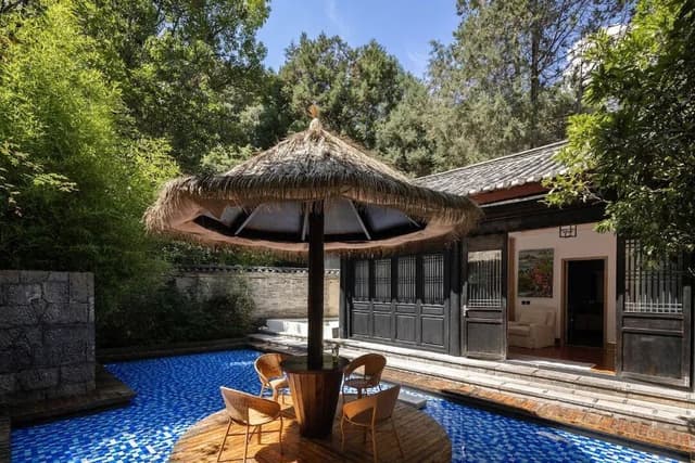 Deluxe Suite, Private Bathroom, Courtyard View