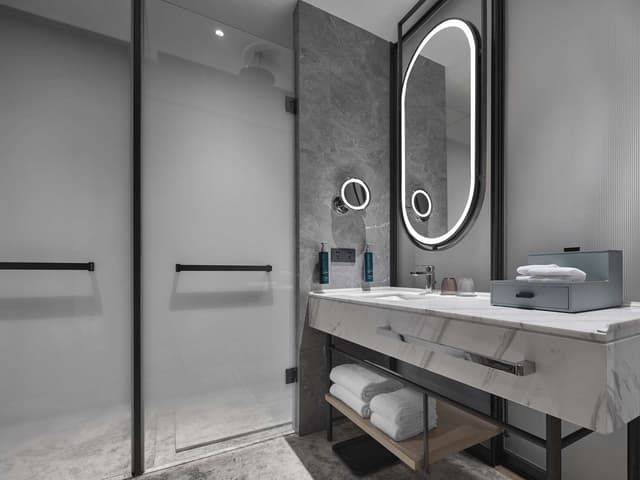 KING DELUXE ROOM
