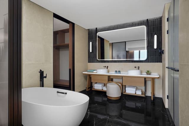Junior Suite, 1 King Bed
