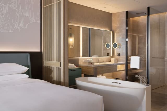 Premium Suite, 1 King Bed, Balcony (View)