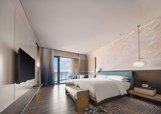 Room, 1 King Bed (Balcony)