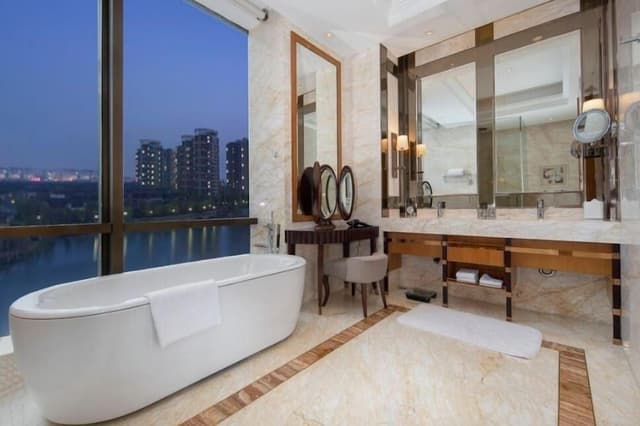 1 King Junior Suite Lake View