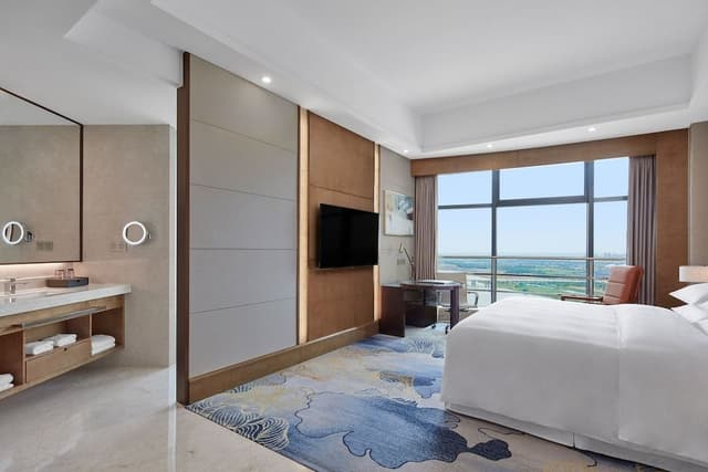 Room, 1 King Bed (High Floor)