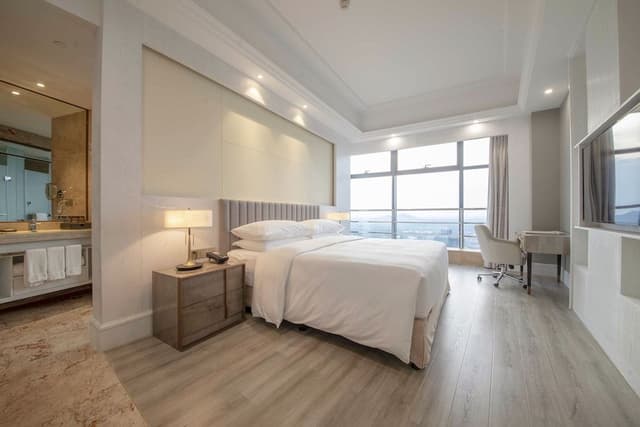 Room, 1 King Bed (High Floor)