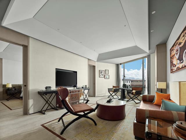 KING DELUXE SUITE