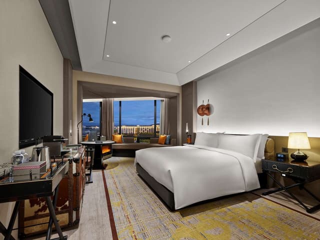 KING EXECUTIVE ROOM