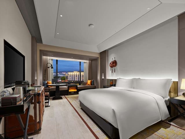 KING EXECUTIVE ROOM