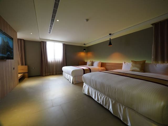Deluxe Quadruple Room, City View