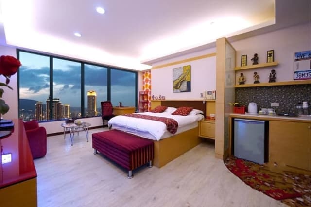 Double Room (with Street View)