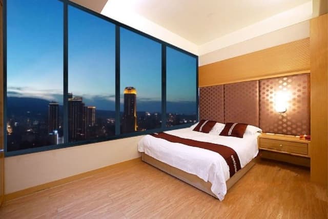 Double Room (with Street View)