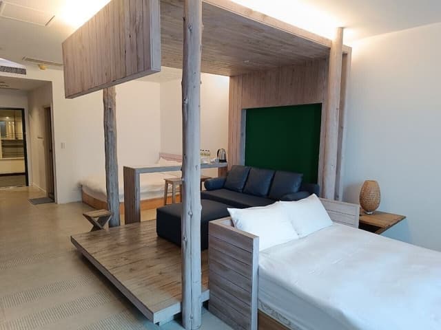 Deluxe Quadruple Room, City View