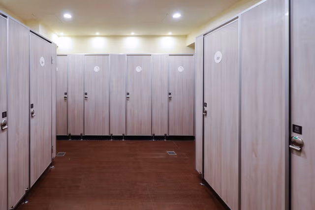 Shared Dormitory, Men only