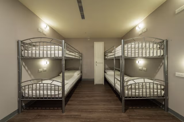 Shared Dormitory, Men only