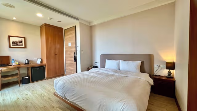 Deluxe Double Room, 1 King Bed, Mountain View