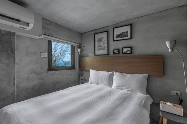 Standard queen room
