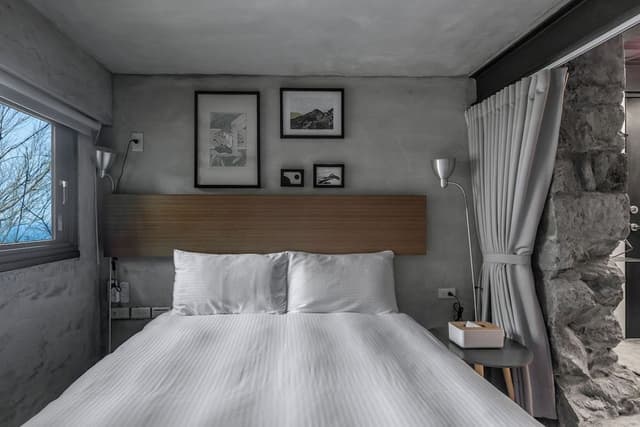 Standard queen room