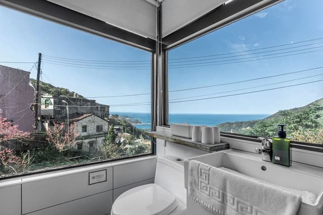 Sea view deluxe quadra room with bathtub