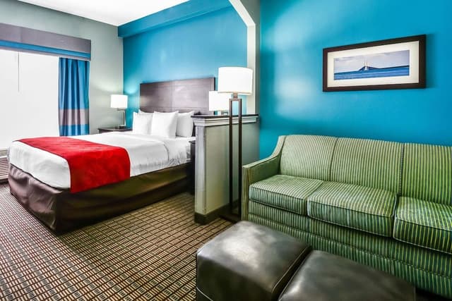 Suite, 1 King Bed, Accessible, Jetted Tub