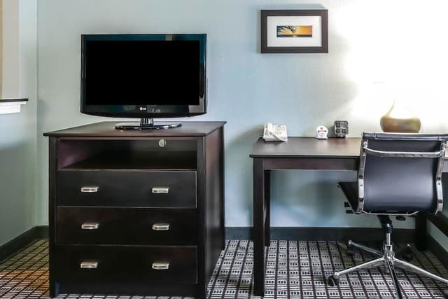Suite, Multiple Beds, Non Smoking, Jetted Tub (2 Queen Beds, 1 Sofa Bed)