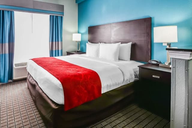 Suite, 1 King Bed, Accessible, Jetted Tub