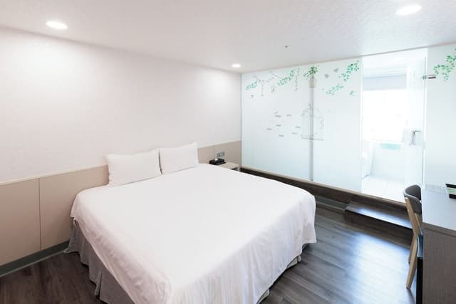Deluxe Double Room with window