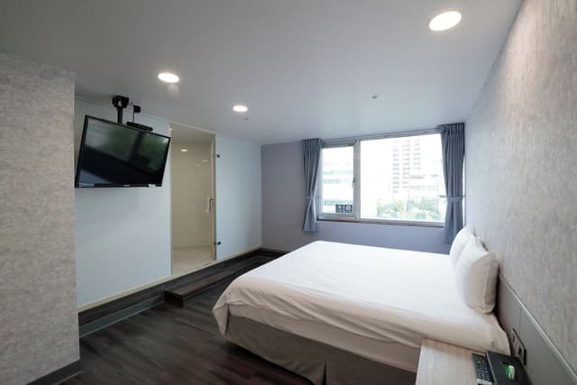 Deluxe Double Room with window
