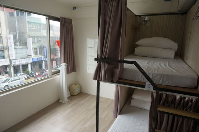 Shared Dormitory, Women only