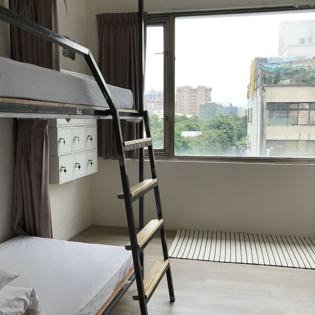 Shared Dormitory, Women only