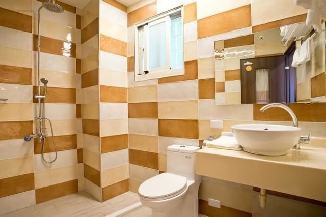 8 bed family dorm