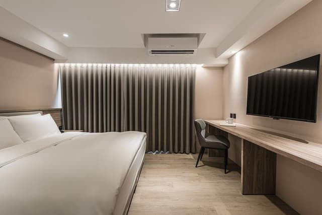Queen Room