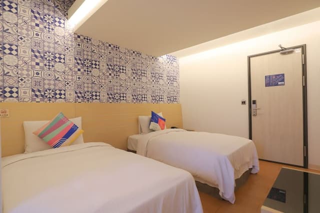 Standard Twin Room with Balcony