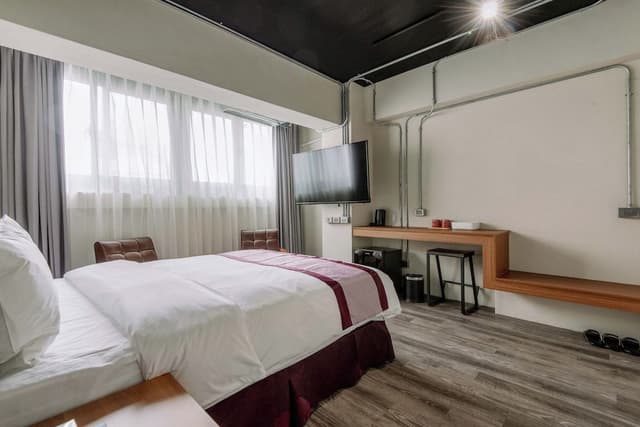 Deluxe Double Room with Bathtub