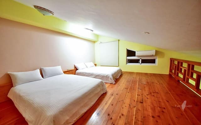 Family Studio, 2 Bedrooms, Non Smoking, Mountain View (302)