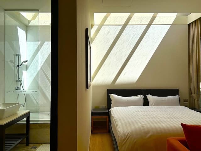 Basic Double Room (706)