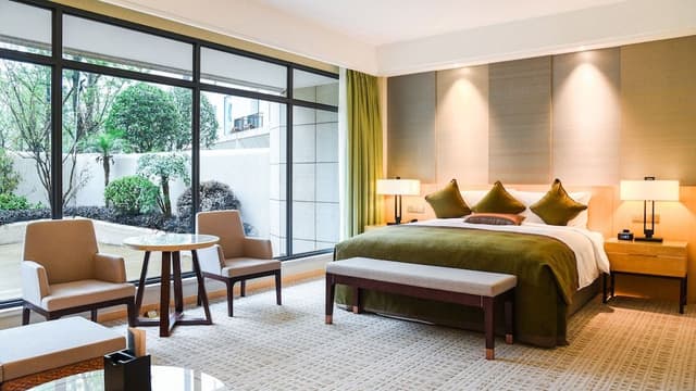Classic Room, 1 King Bed, Garden View