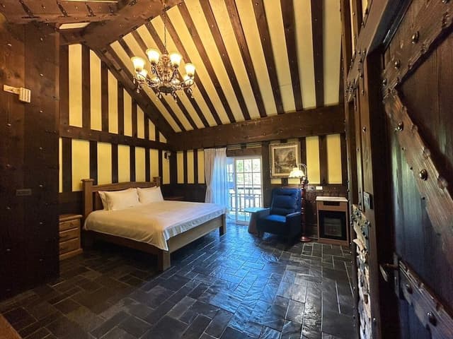 Classic Double Room, 1 Queen Bed, Non Smoking, Mountain View