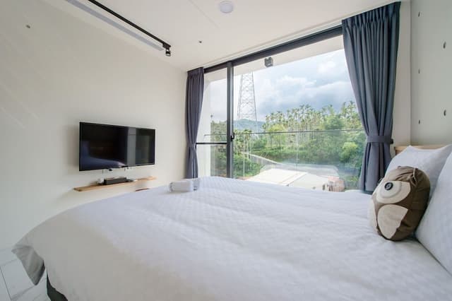 Lake View Family Room with Balcony