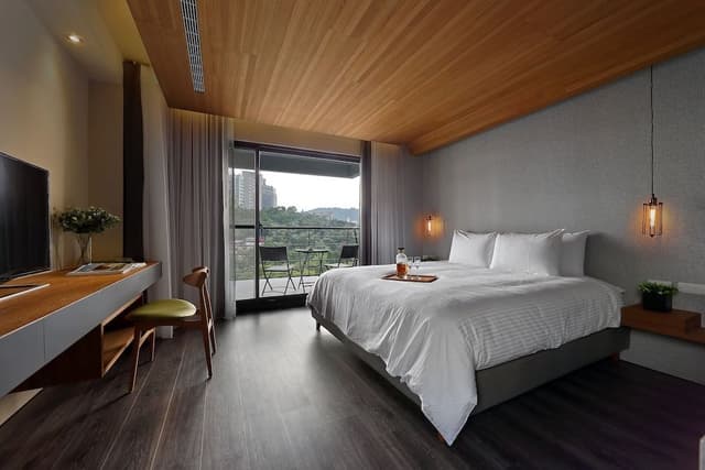 Deluxe Double Room, 1 Queen Bed, Balcony, Mountain View