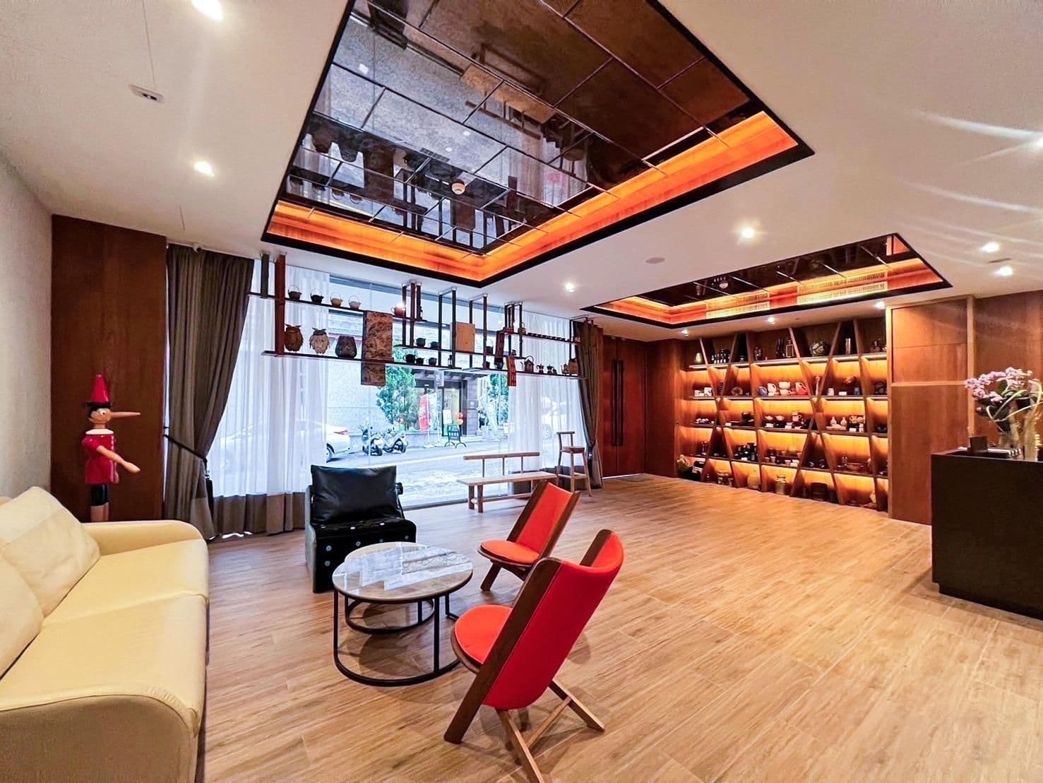 โรงแรมซันเลค