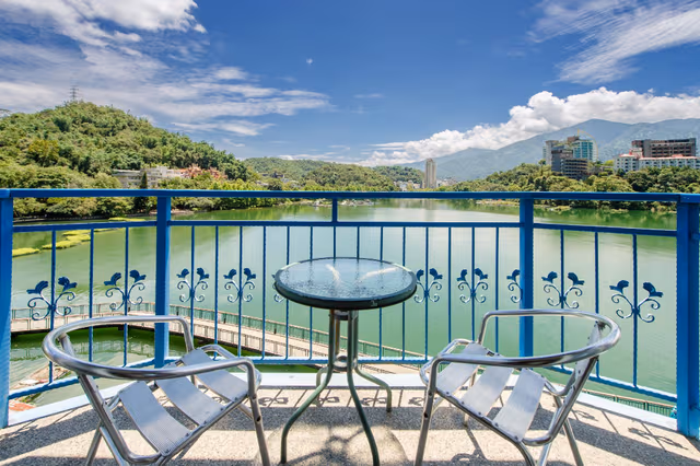 Guest room, 1 King, Lake view