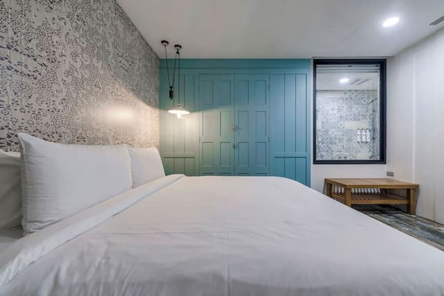 Deluxe Double Room, Bathtub