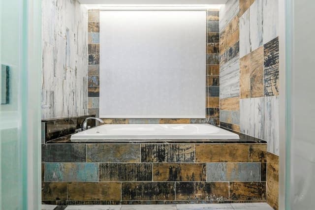 Deluxe Double Room, Bathtub