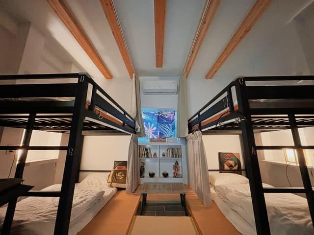 4 People in 2-Bunk Bed Dormitory with Shared Bathroom