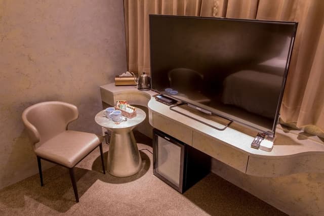 Deluxe Double Room, 1 Queen Bed, Bathtub, City View (3F)
