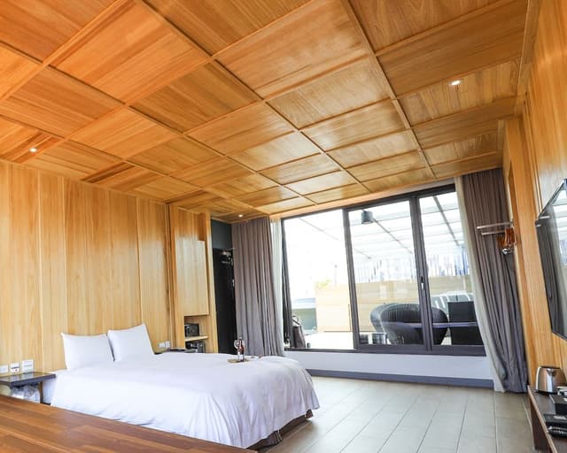 Top View Room with Bathtub