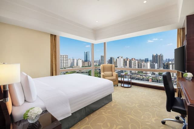 Deluxe Room, 1 King Bed, River View