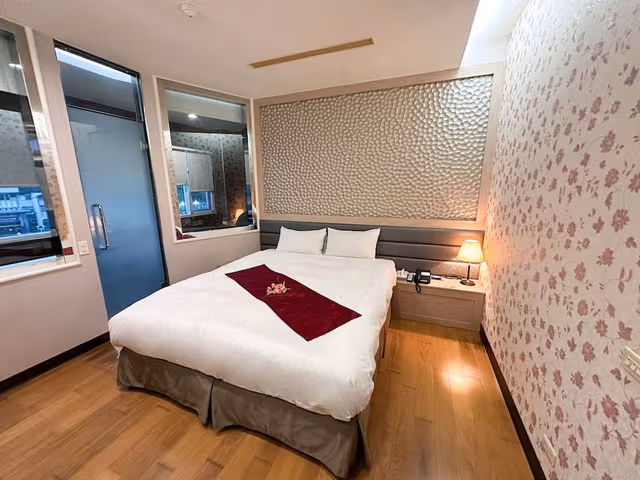 Honeymoon Room