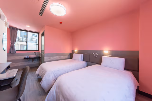 Deluxe Cityscape Twin Room