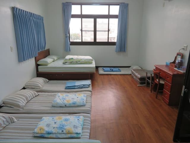 8 People Room, Shared Bathroom